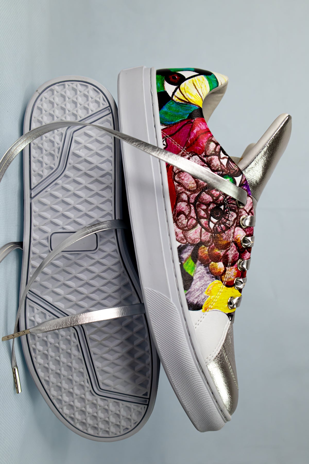 Metallic silver Arty-Sneakers.